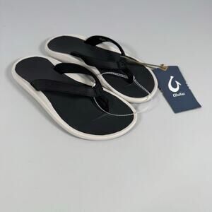 NWT OluKai Pi'oe Black White Dark Shadow Beach Sandals Slip-on Women Size 5